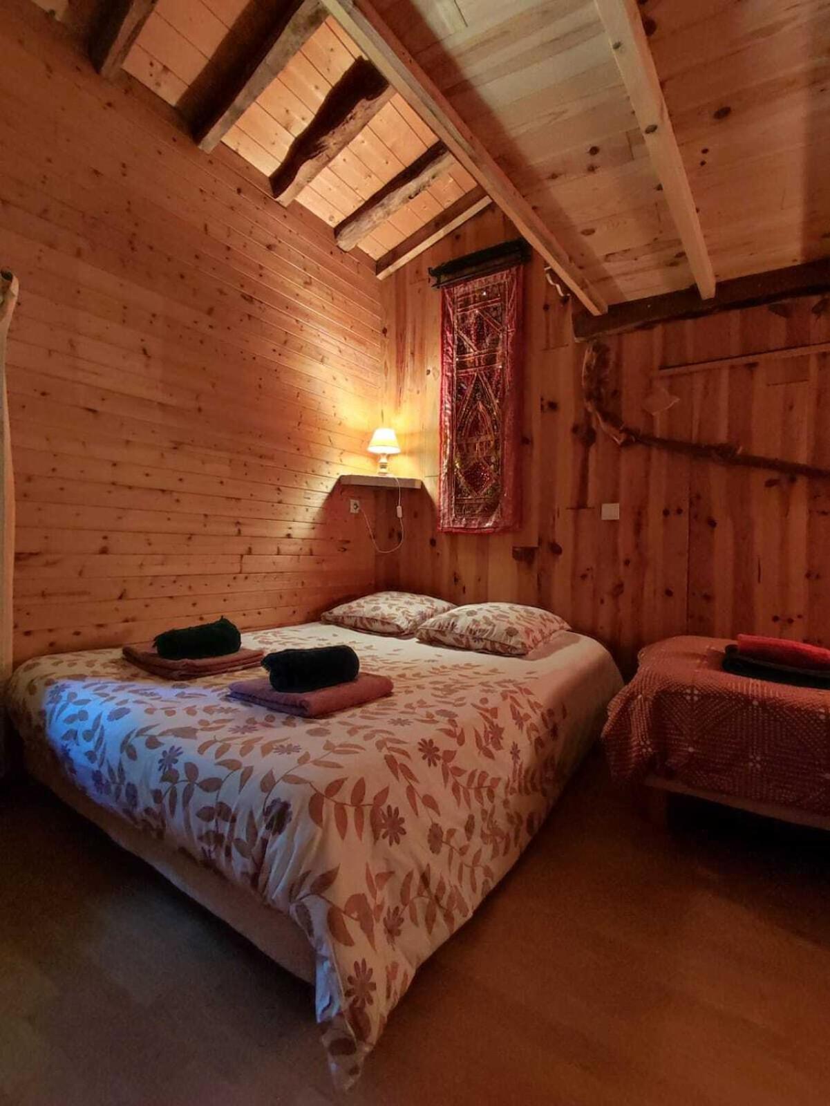 Gites Des Esselards Yzeron Стая снимка
